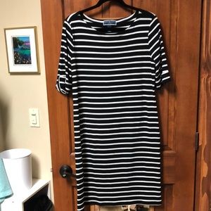 Super fun sporty black white cotton dress.